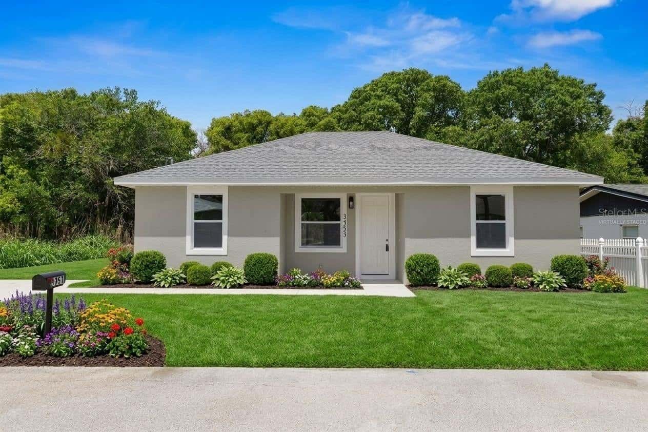 Single Family Residence in LAKELAND