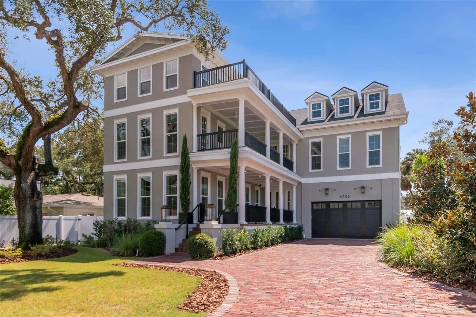 Single Family Residence in TAMPA