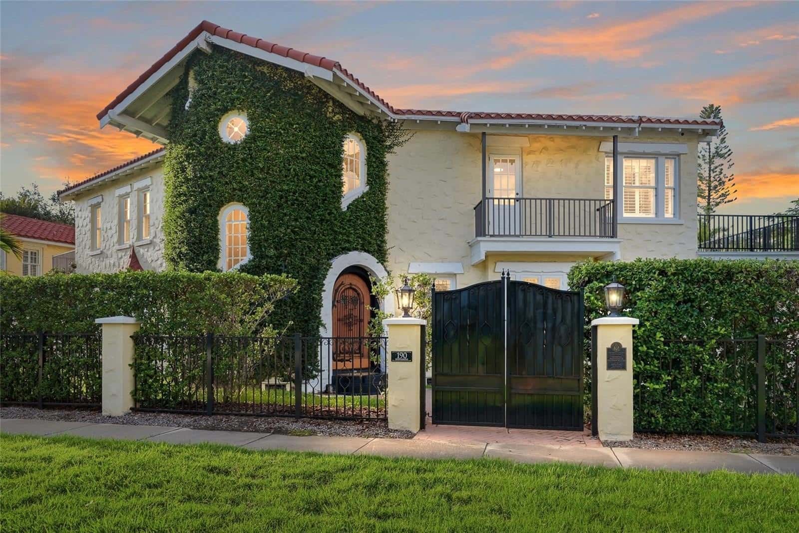 Single Family Residence in TAMPA