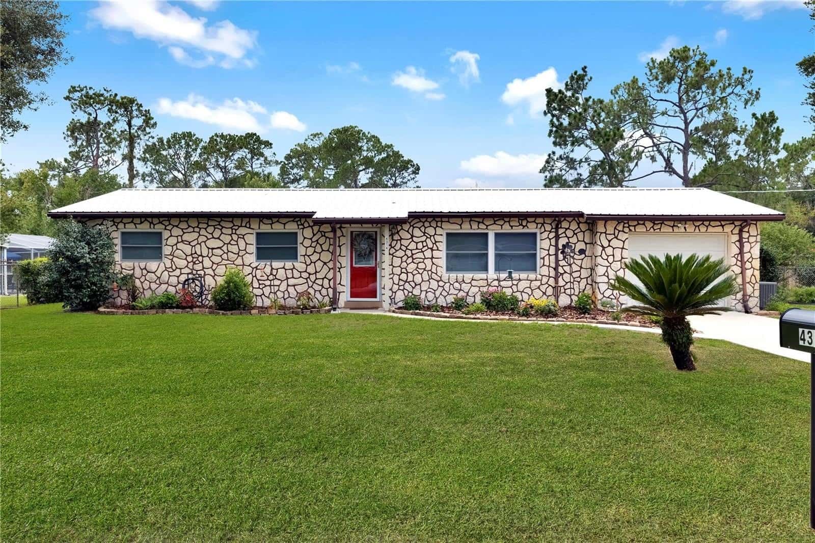 Single Family Residence in DOVER