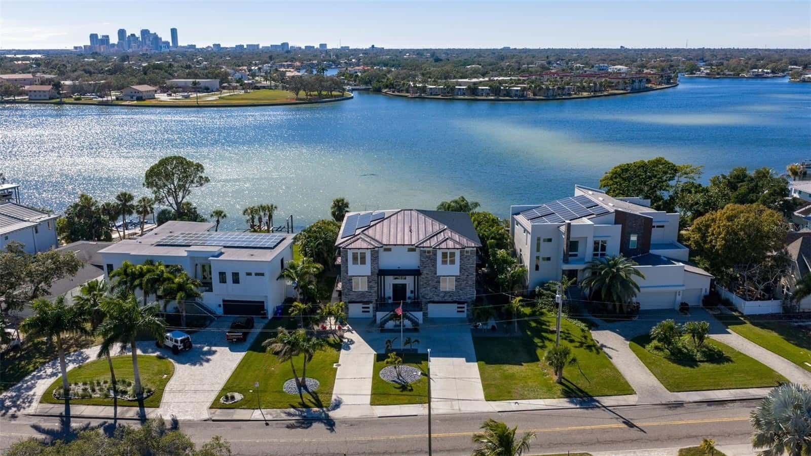 Single Family Residence in ST PETERSBURG