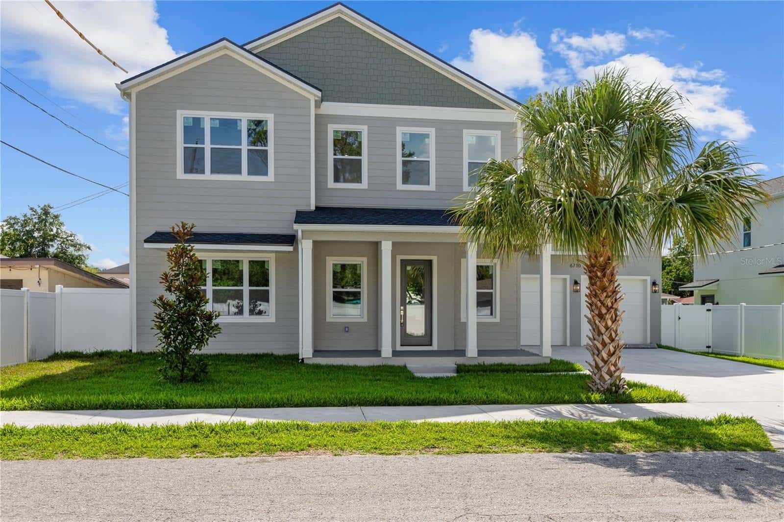 Single Family Residence in TAMPA
