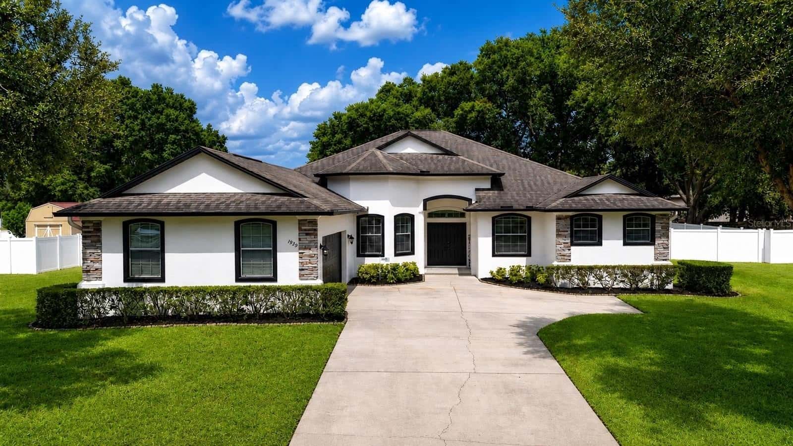 Single Family Residence in BARTOW