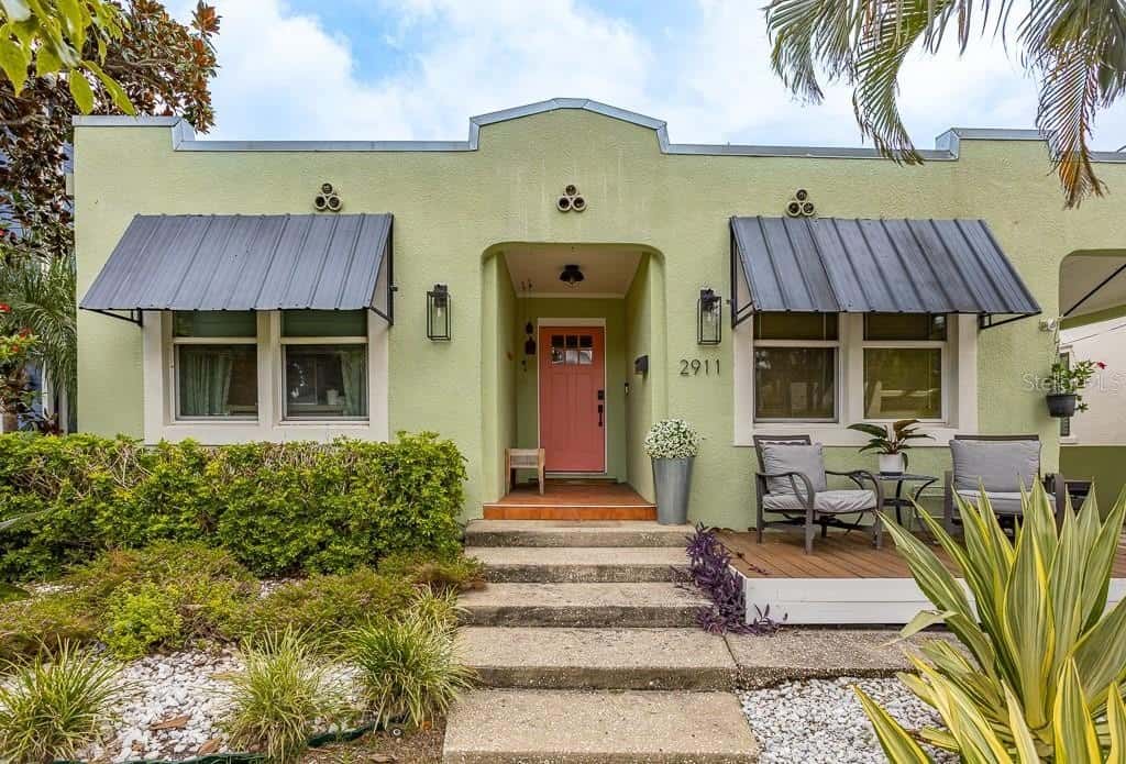 Single Family Residence in TAMPA