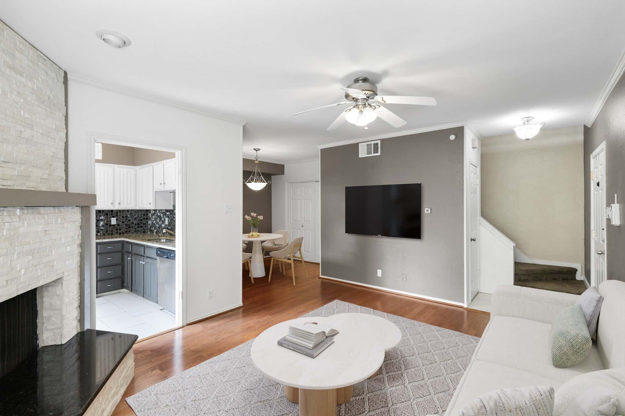 Condominium in Addison