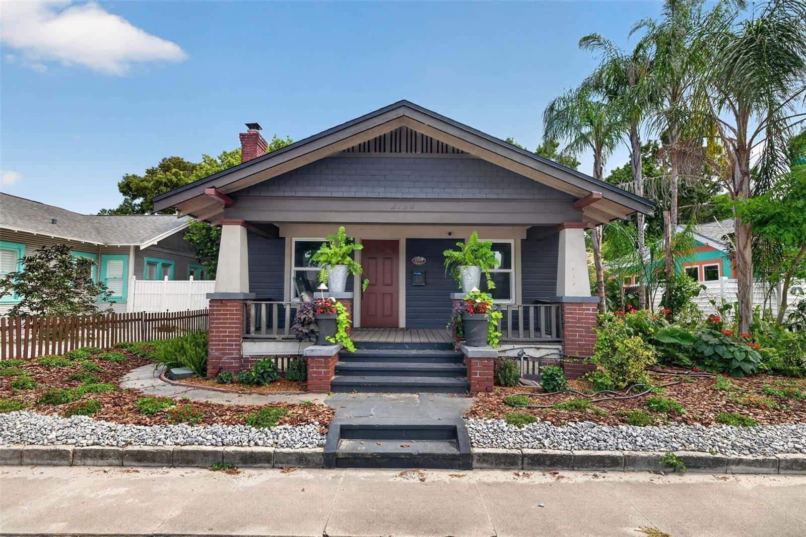 Single Family Residence in ST PETERSBURG