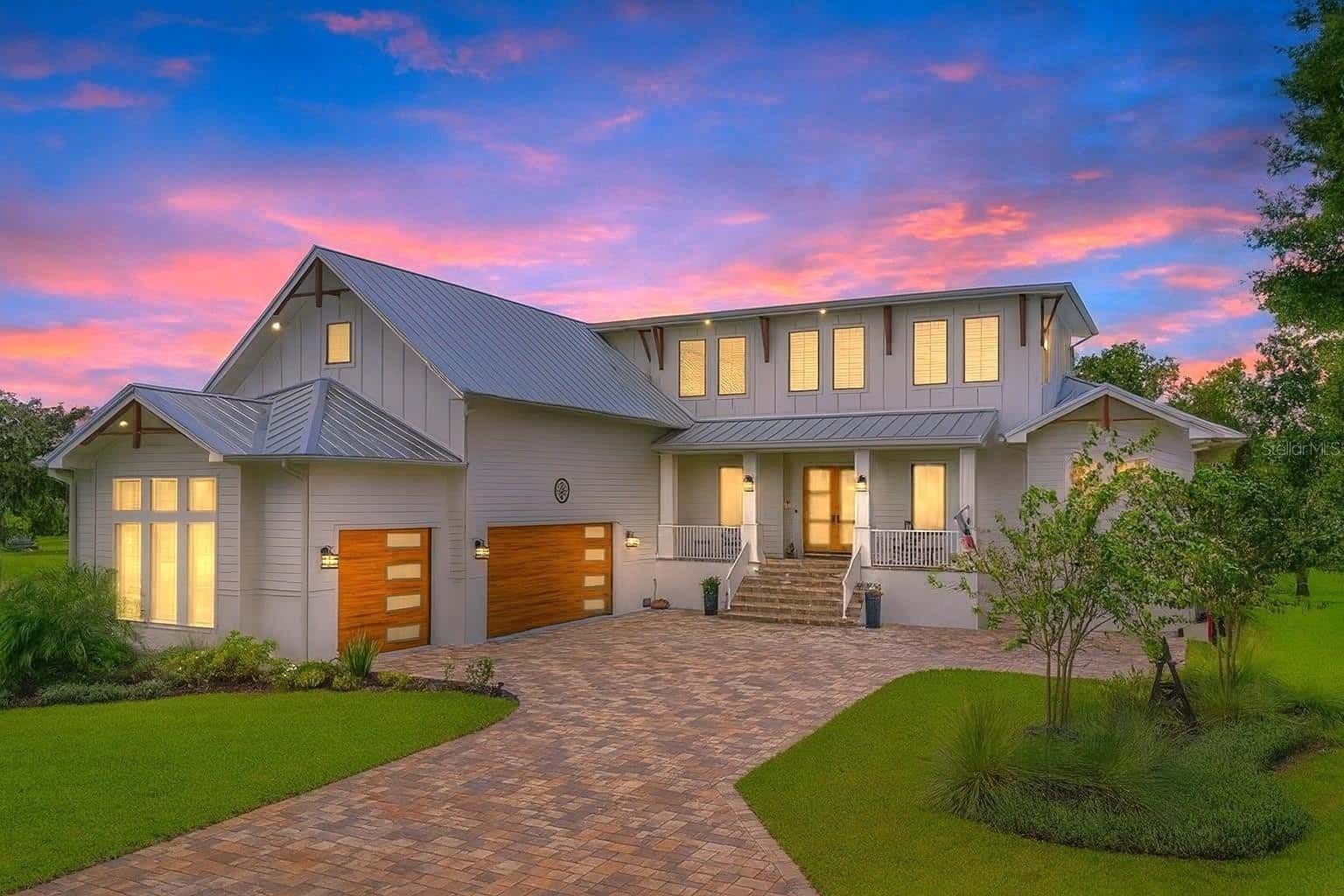 Single Family Residence in RIVERVIEW