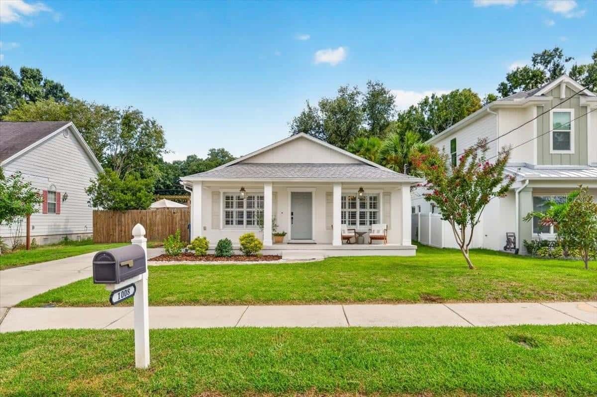 Single Family Residence in TAMPA