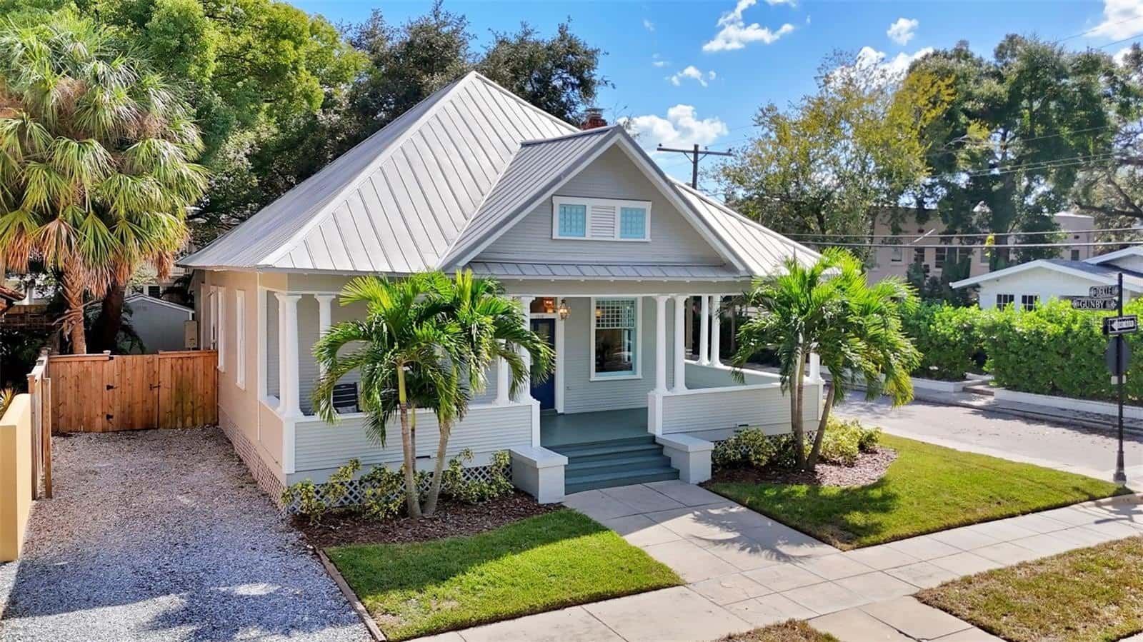 Single Family Residence in TAMPA