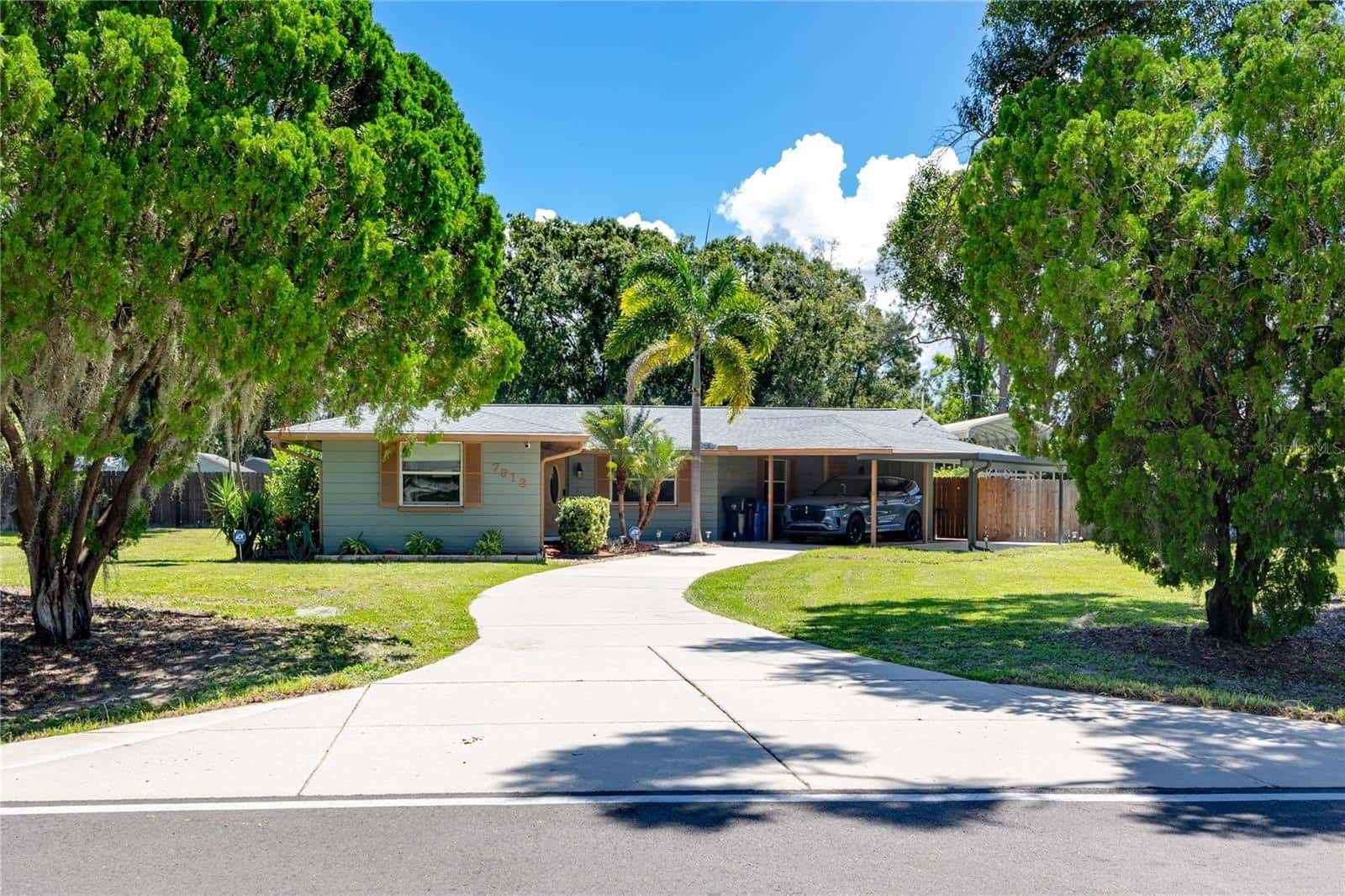 Single Family Residence in TAMPA