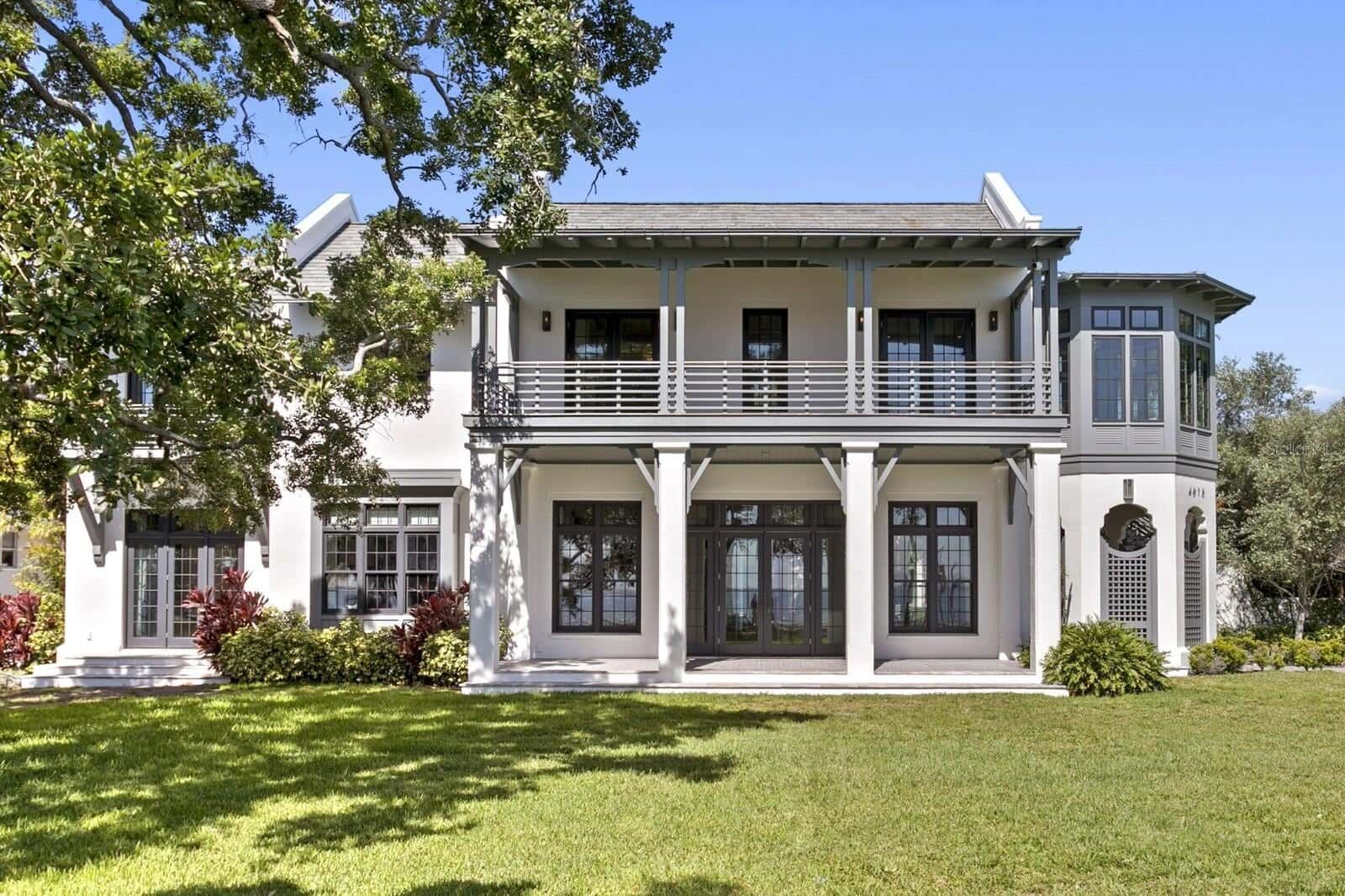 Single Family Residence in TAMPA