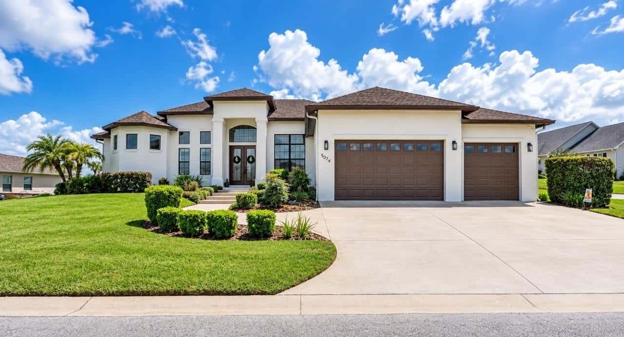 Single Family Residence in LAKELAND