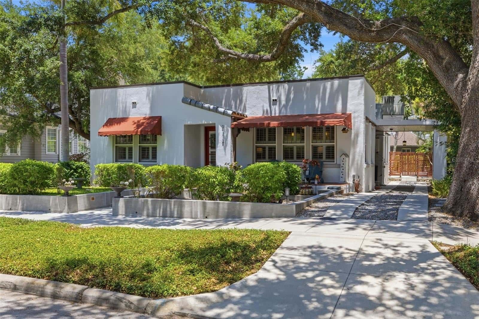 Single Family Residence in TAMPA