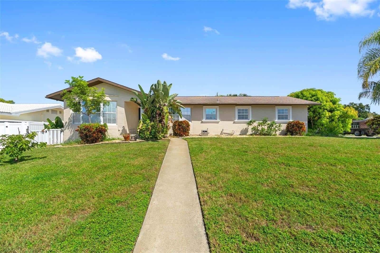Single Family Residence in LARGO