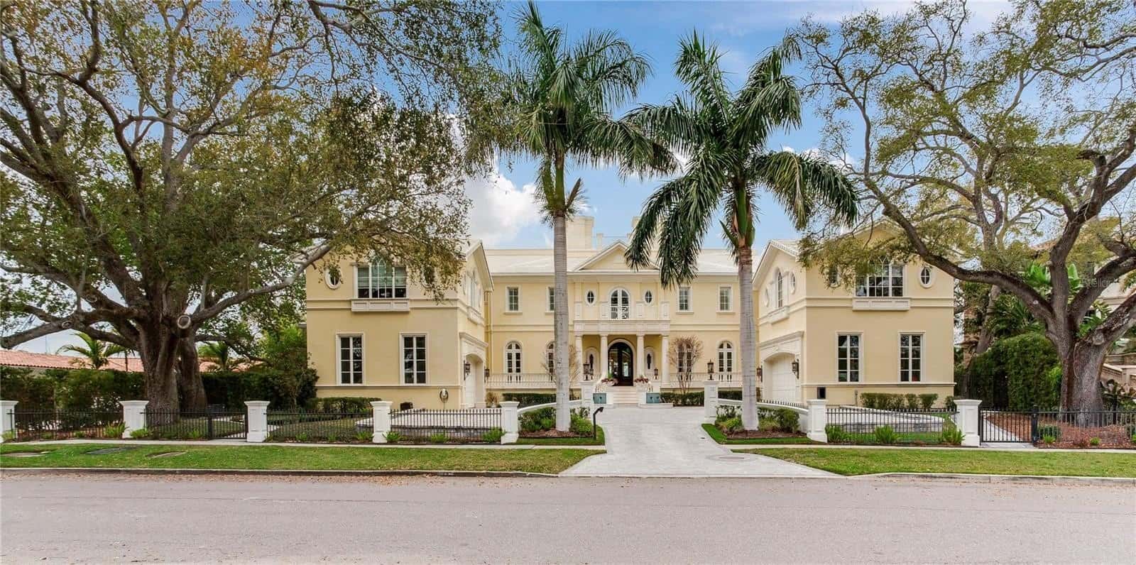 Single Family Residence in TAMPA