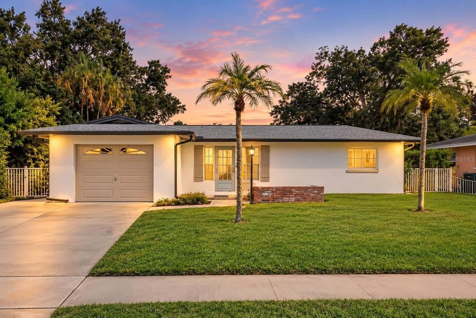 Single Family Residence in LARGO