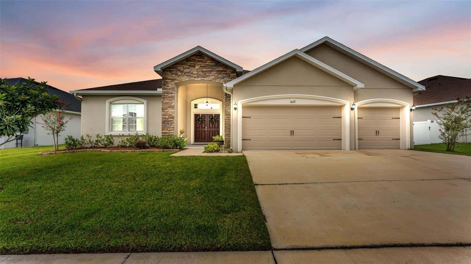 Single Family Residence in LAKELAND