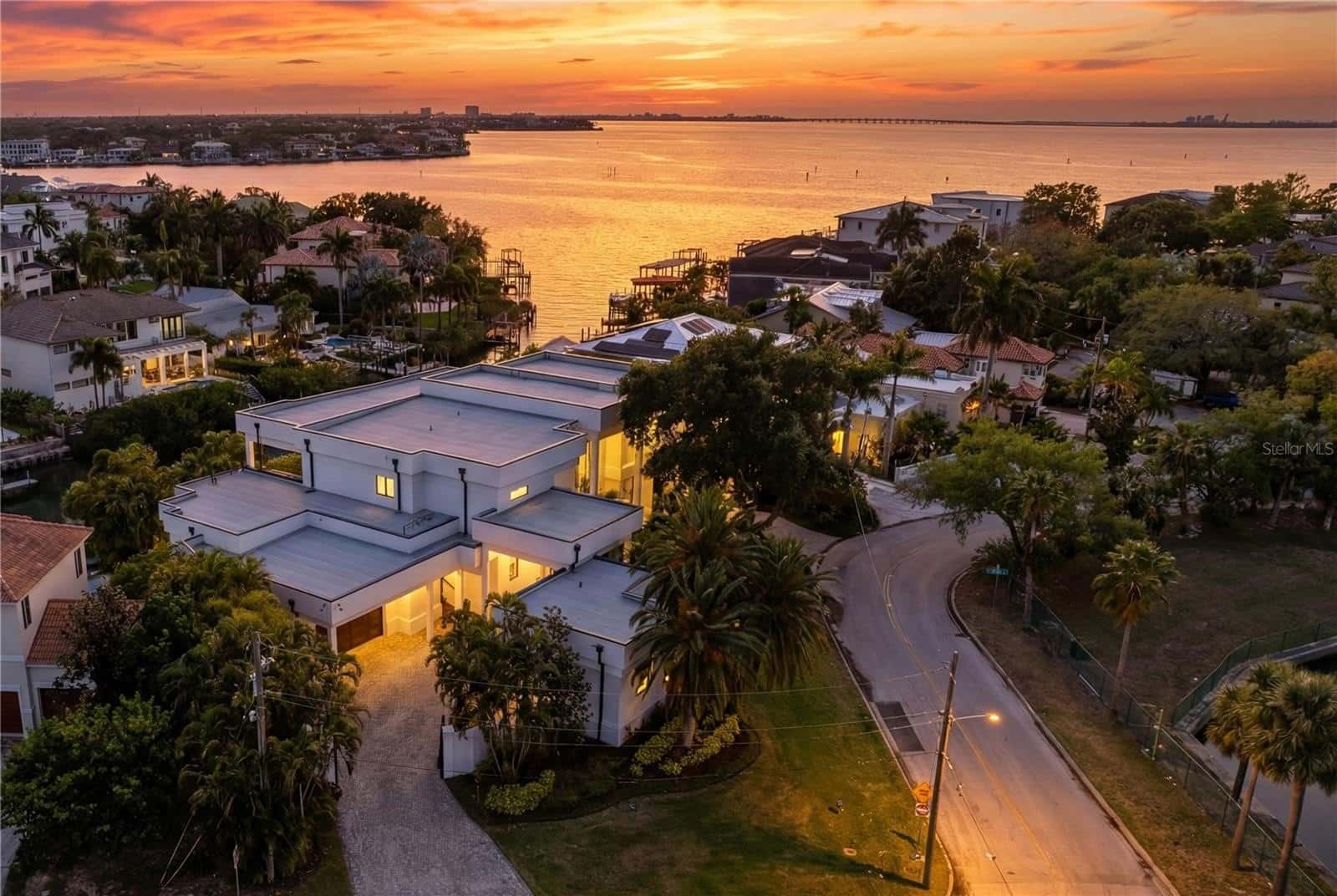 Single Family Residence in TAMPA
