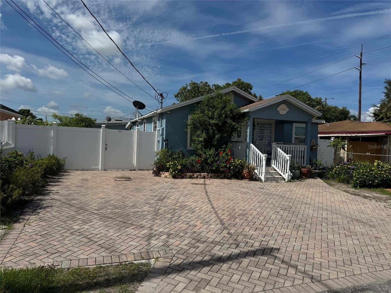 Single Family Residence in TAMPA