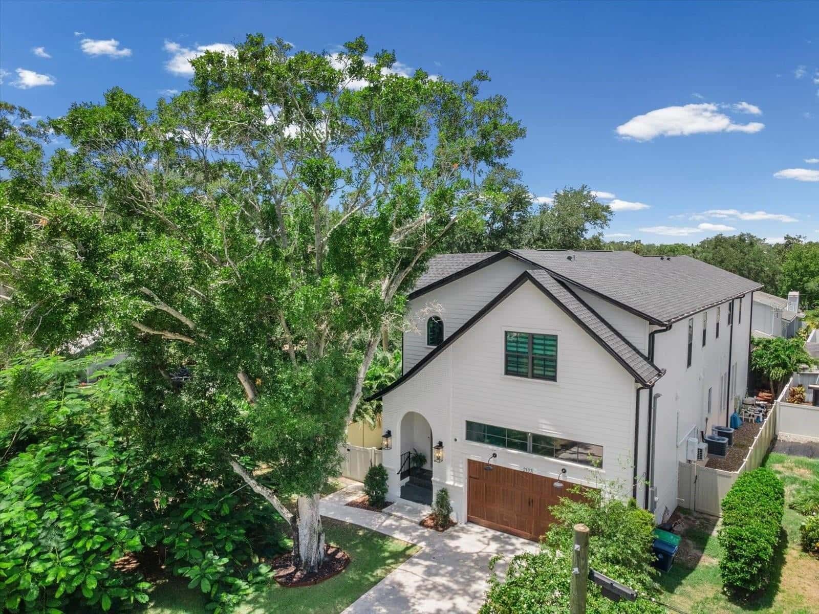 Single Family Residence in TAMPA