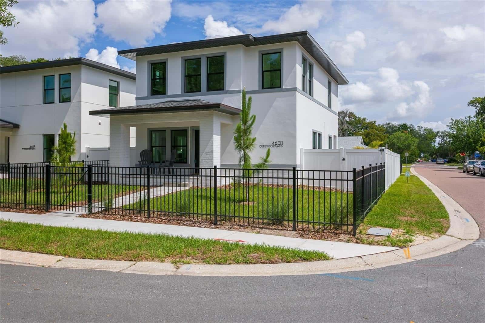 Single Family Residence in ST PETERSBURG