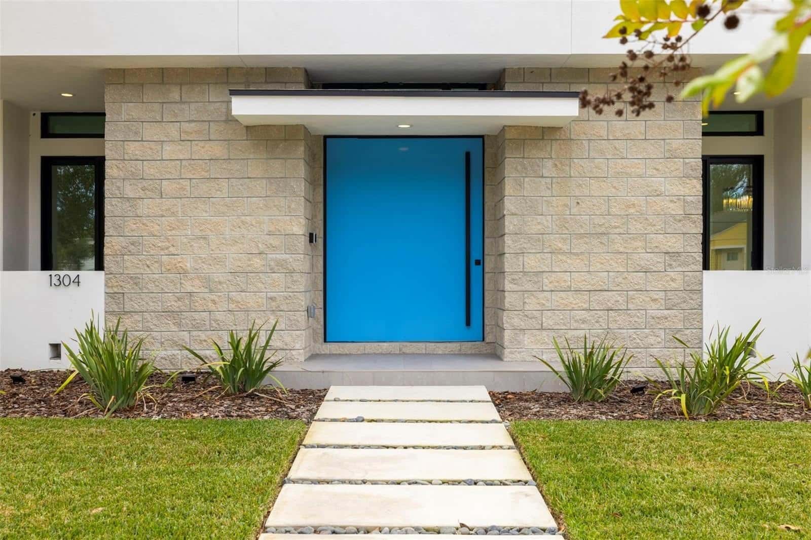 Single Family Residence in TAMPA