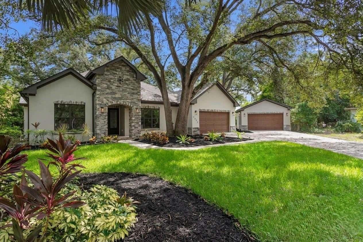 Single Family Residence in TAMPA