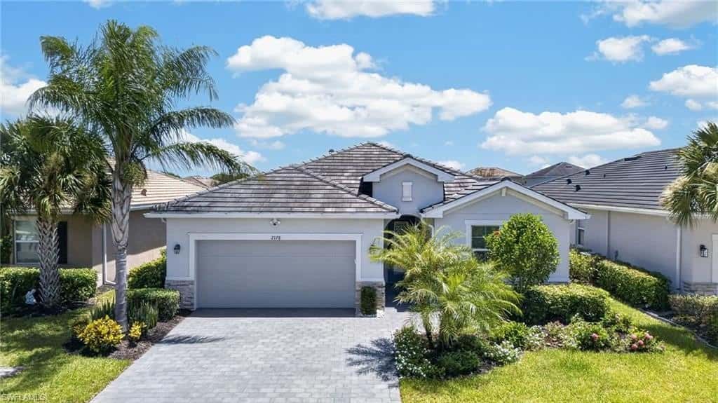 Single Family Residence in NAPLES