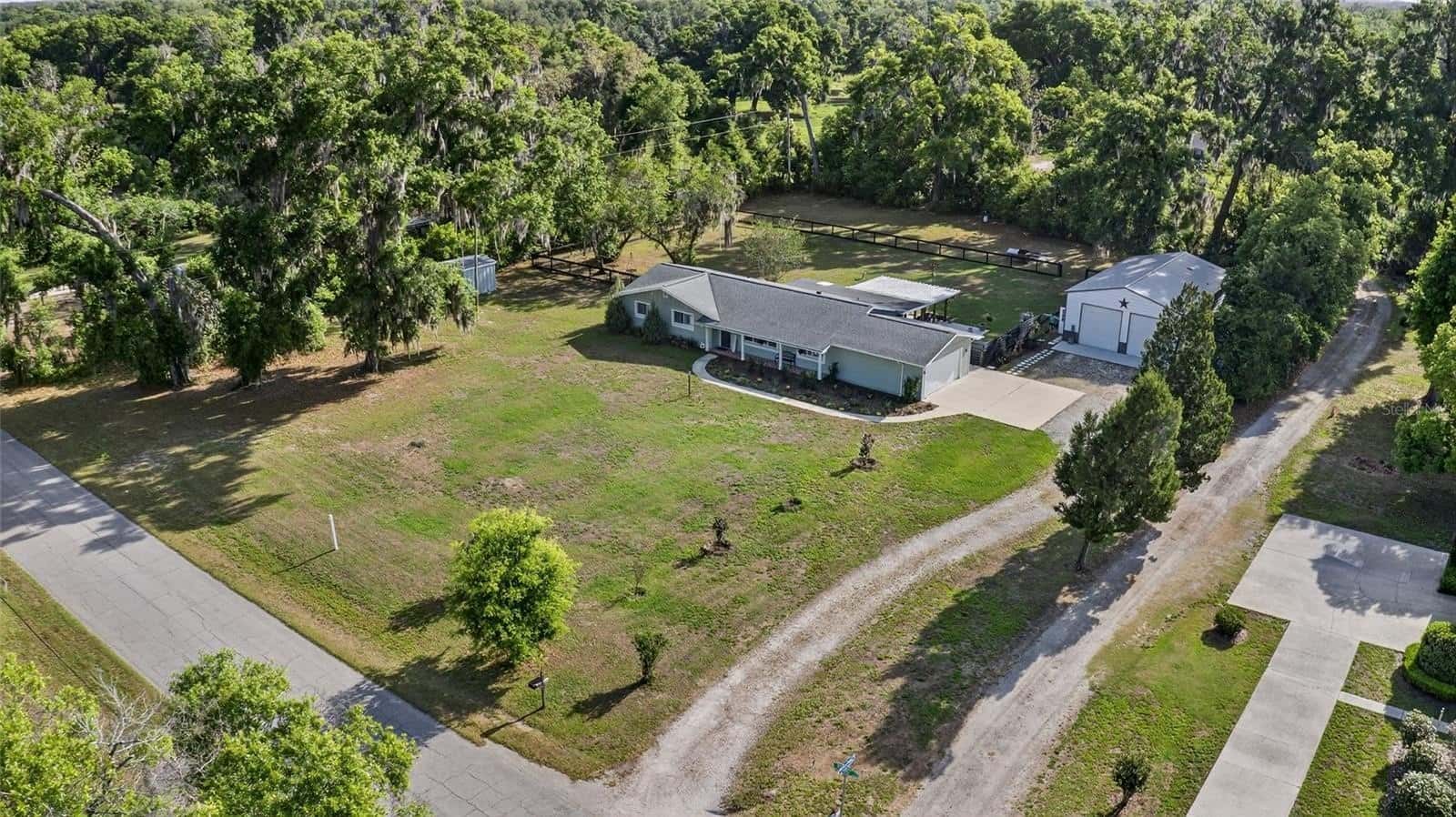 Single Family Residence in PLANT CITY