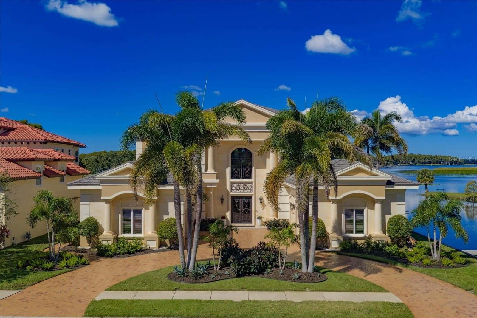 Single Family Residence in PALM HARBOR
