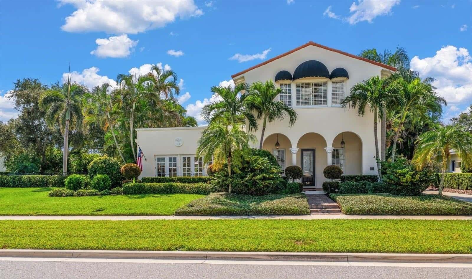 Single Family Residence in BELLEAIR