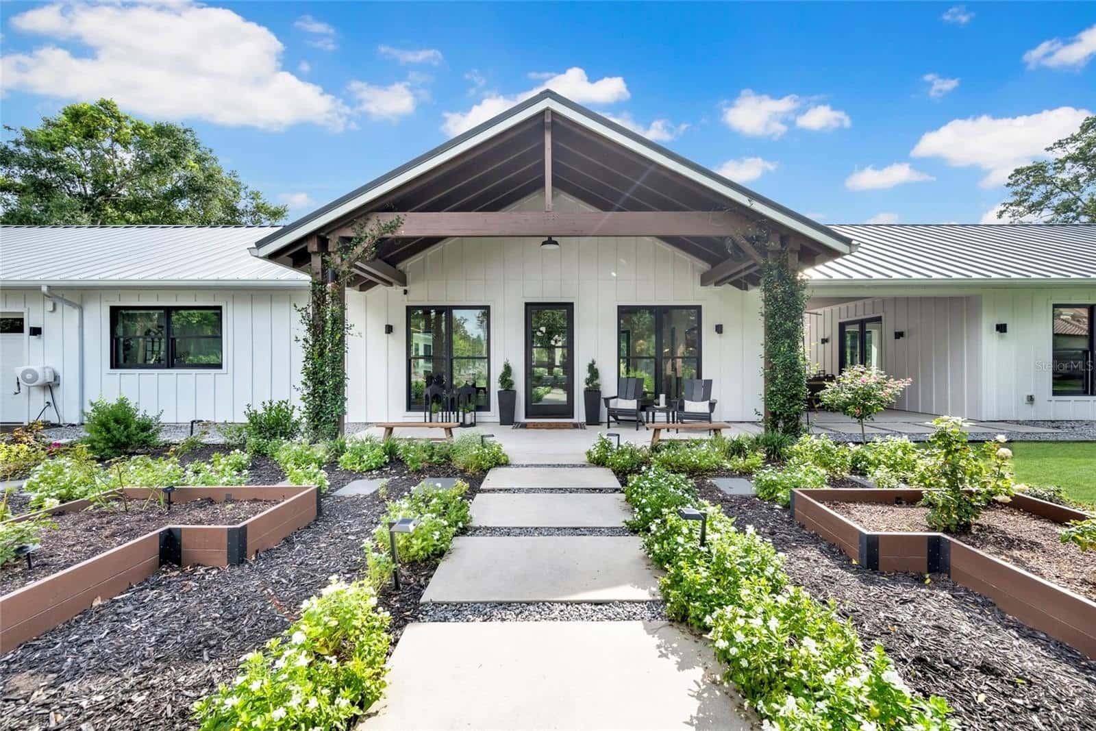 Single Family Residence in LUTZ