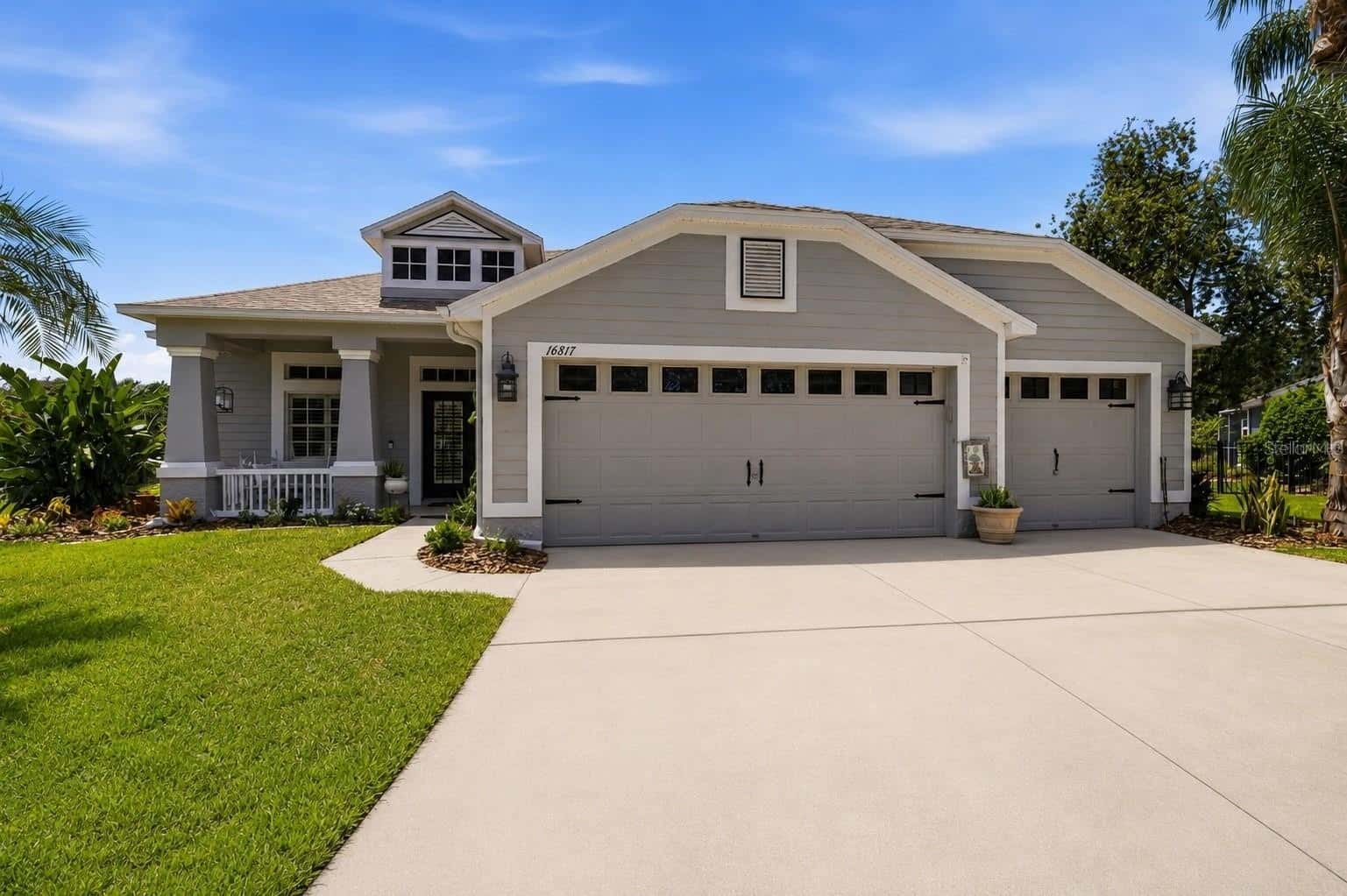 Single Family Residence in LITHIA