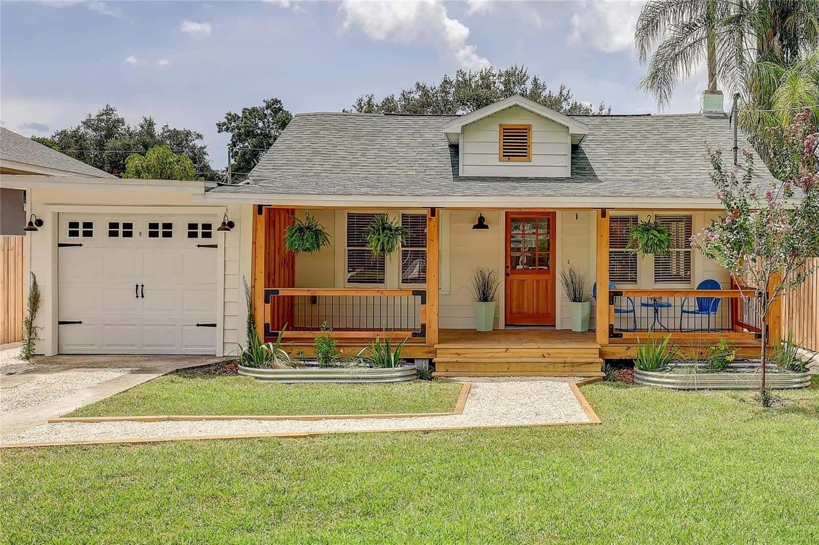 Single Family Residence in TAMPA