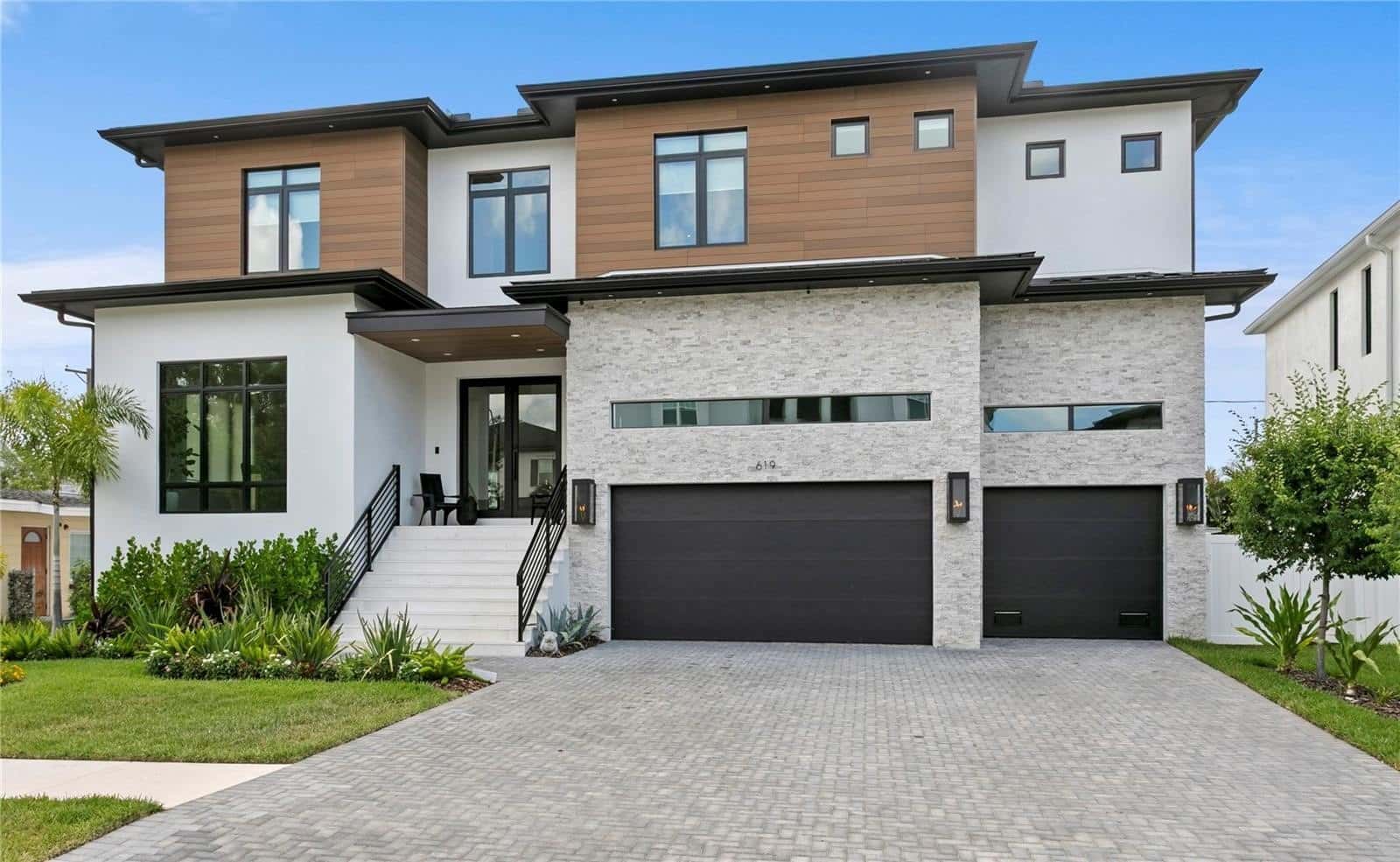 Single Family Residence in TAMPA