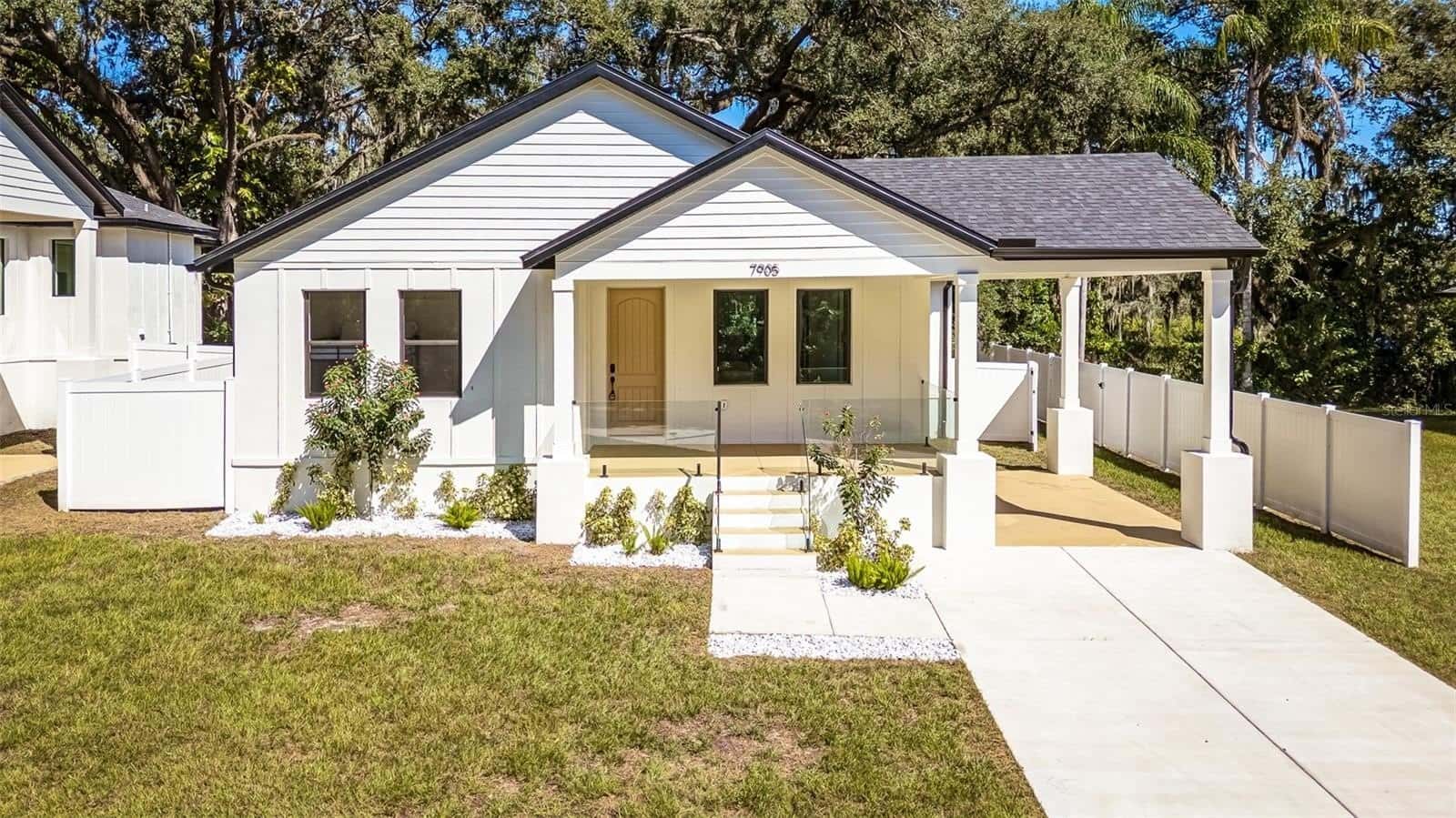 Single Family Residence in TAMPA