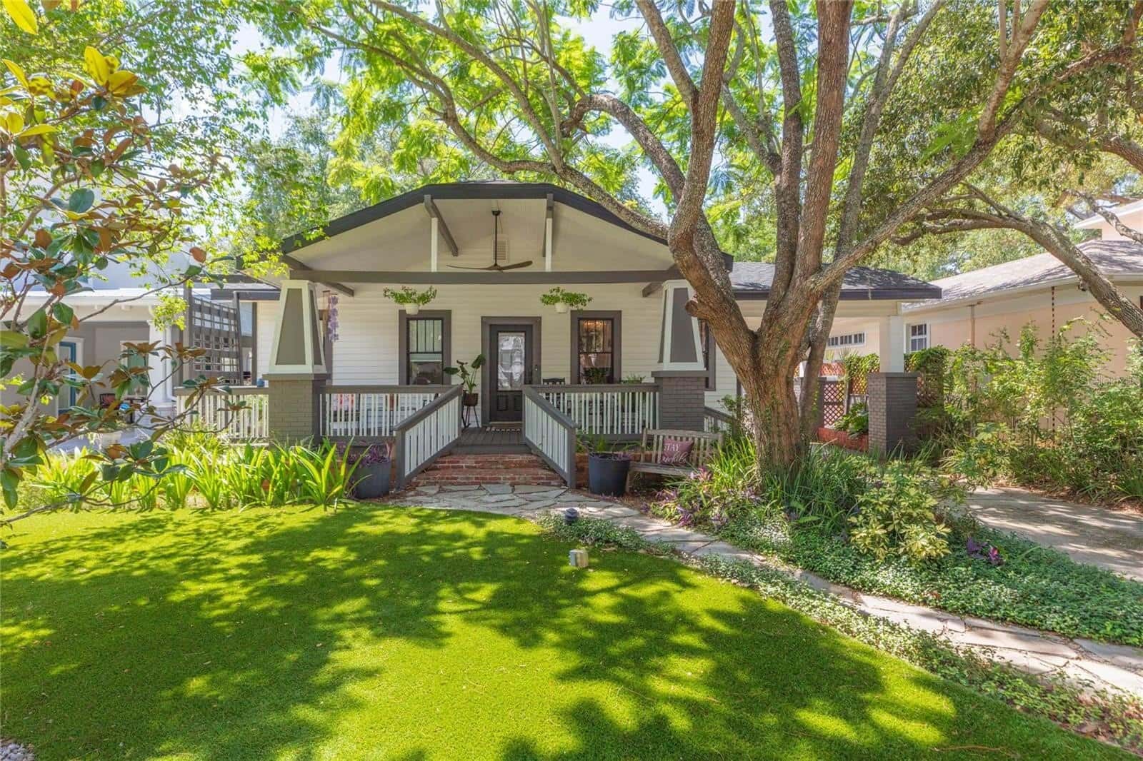 Single Family Residence in TAMPA
