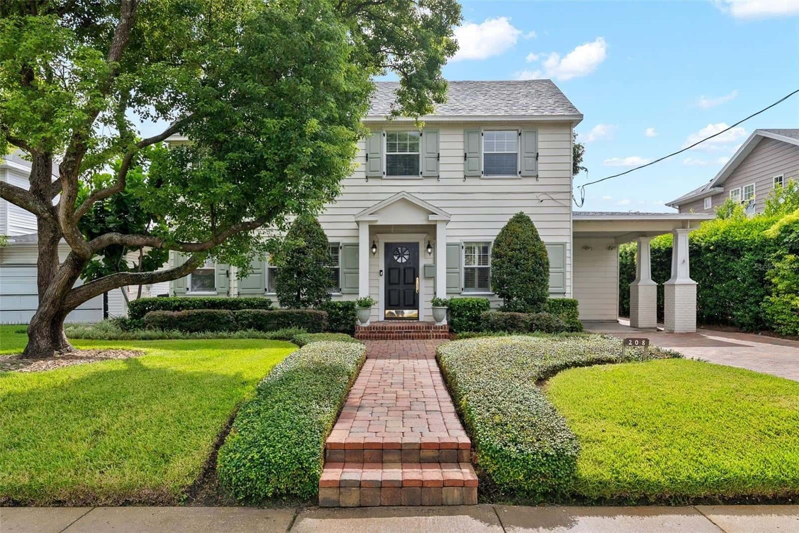 Single Family Residence in TAMPA