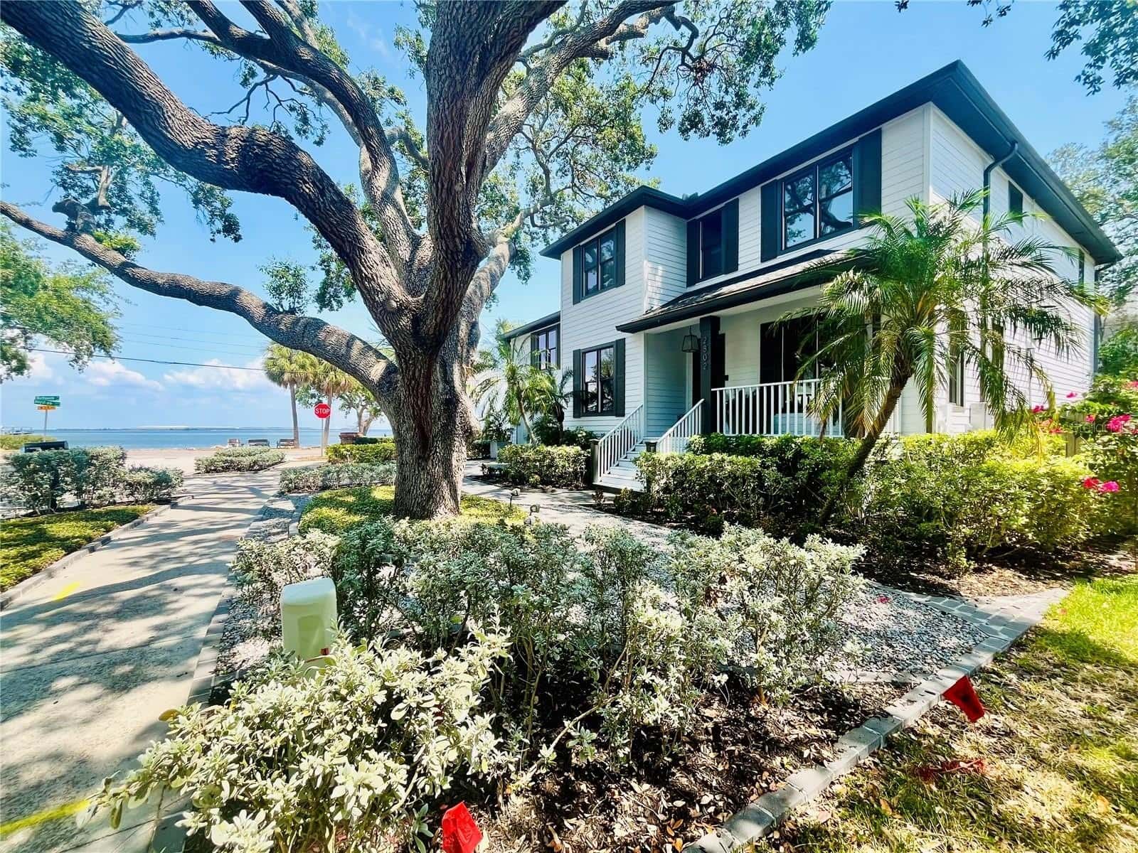 Single Family Residence in TAMPA