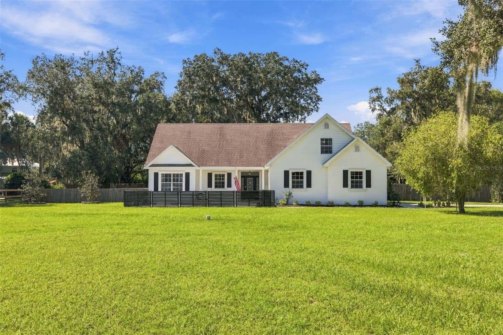 Single Family Residence in LAKELAND