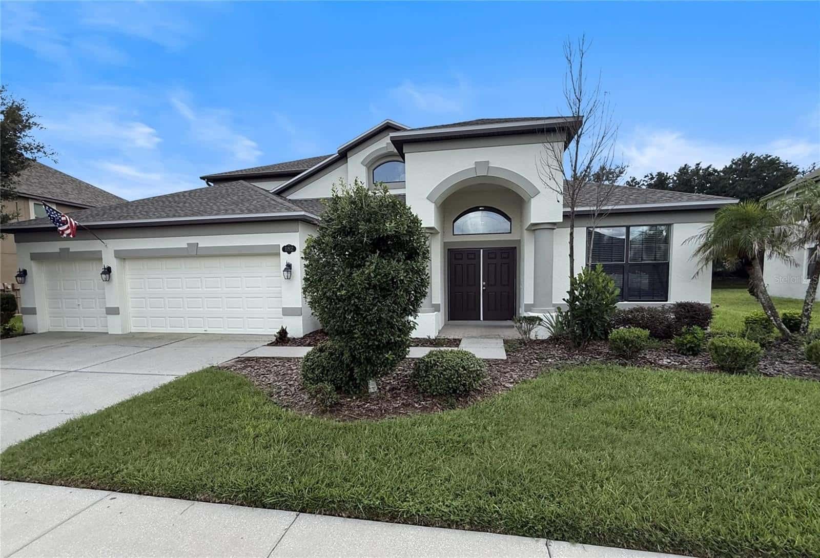 Single Family Residence in RIVERVIEW