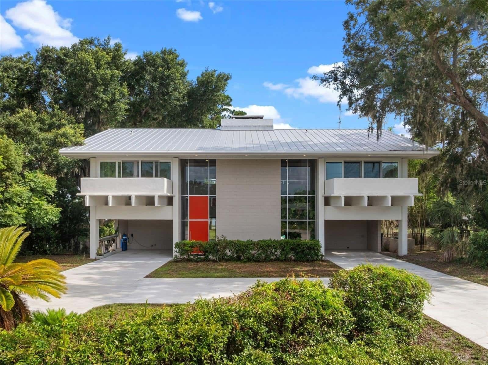 Single Family Residence in WINTER HAVEN
