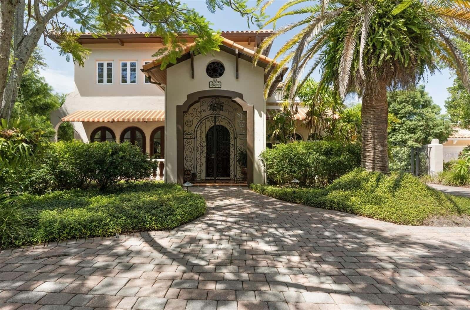 Single Family Residence in TAMPA