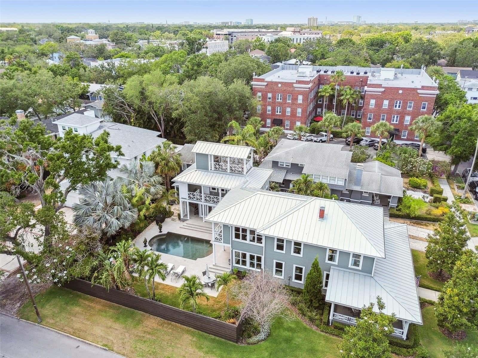 Single Family Residence in TAMPA