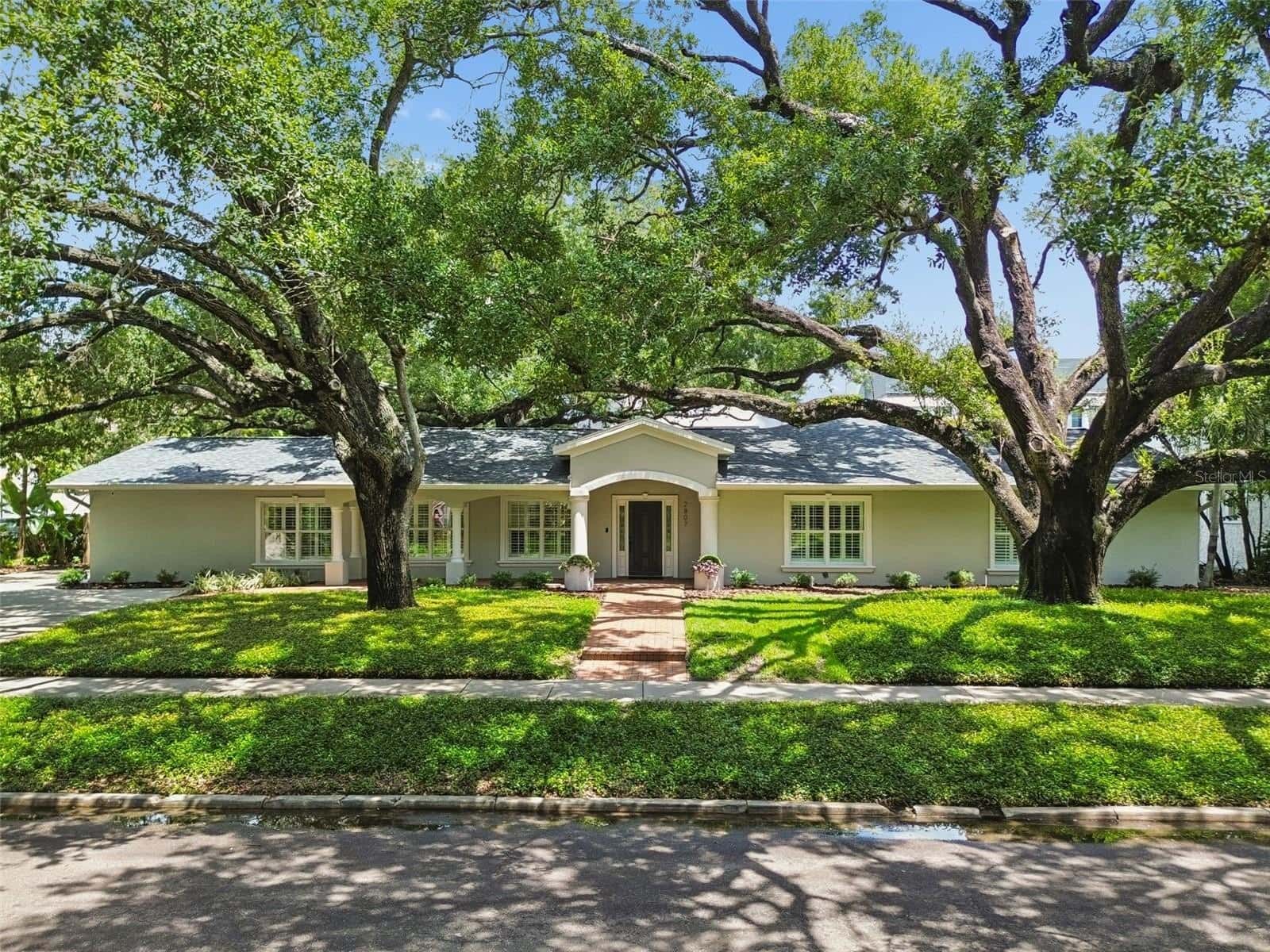 Single Family Residence in TAMPA