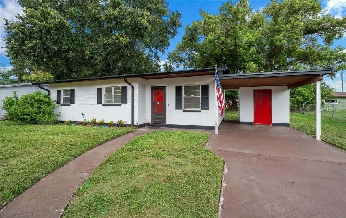 Single Family Residence in PLANT CITY