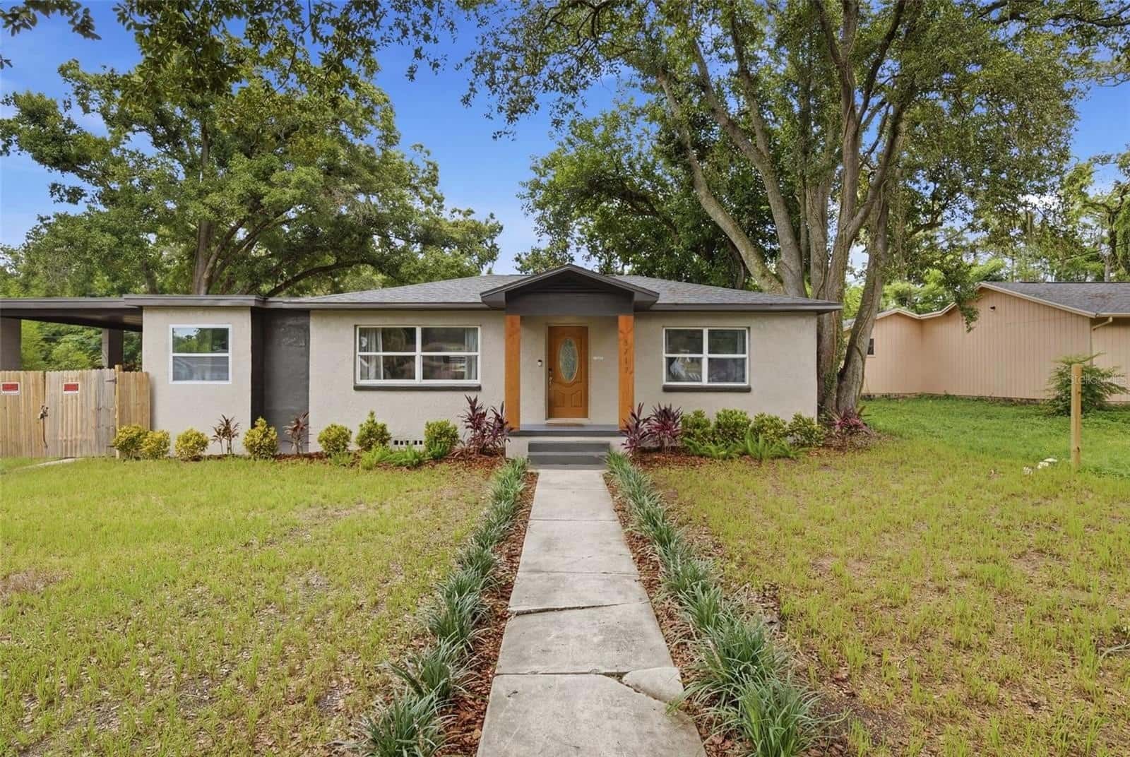 Single Family Residence in TAMPA