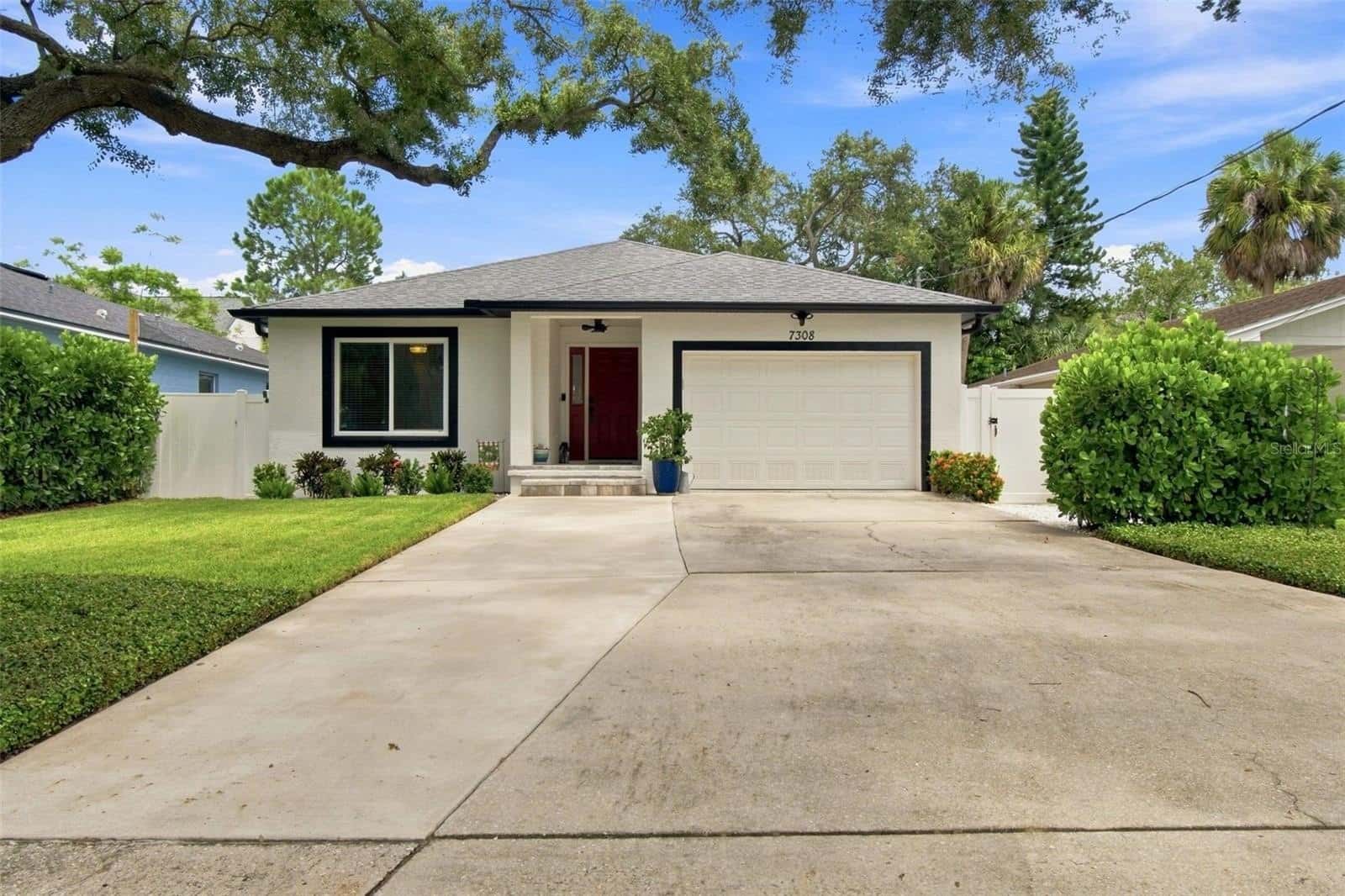 Single Family Residence in TAMPA
