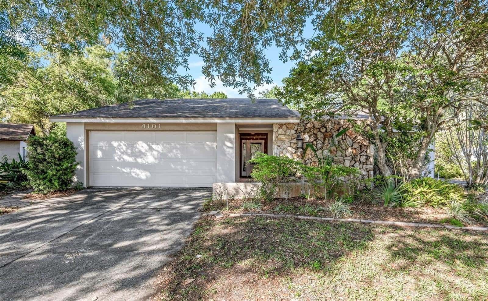 Single Family Residence in TAMPA