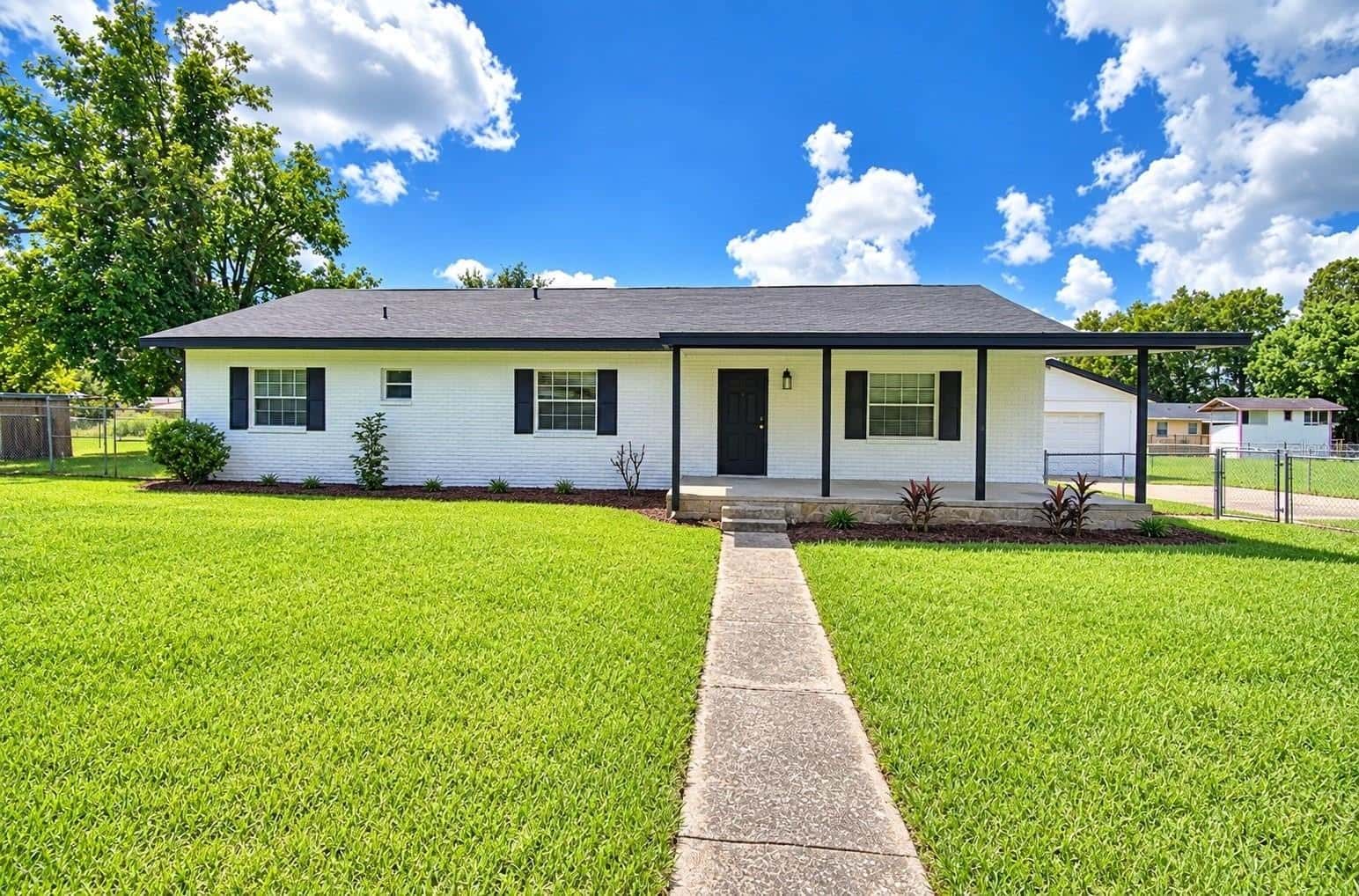 Single Family Residence in LAKELAND